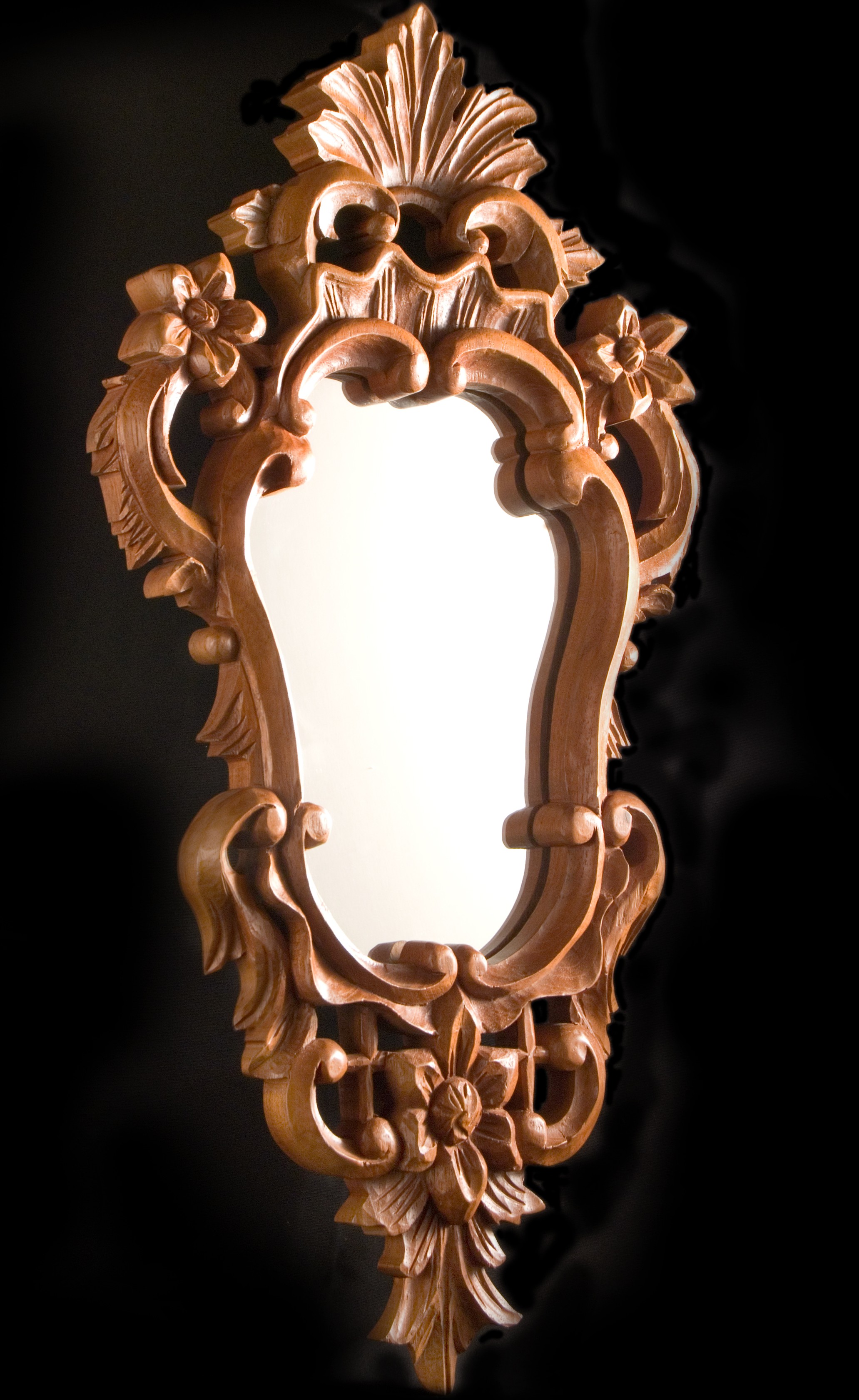 Espejo estilo barroco tallado en madera de cedro, 66x35cm